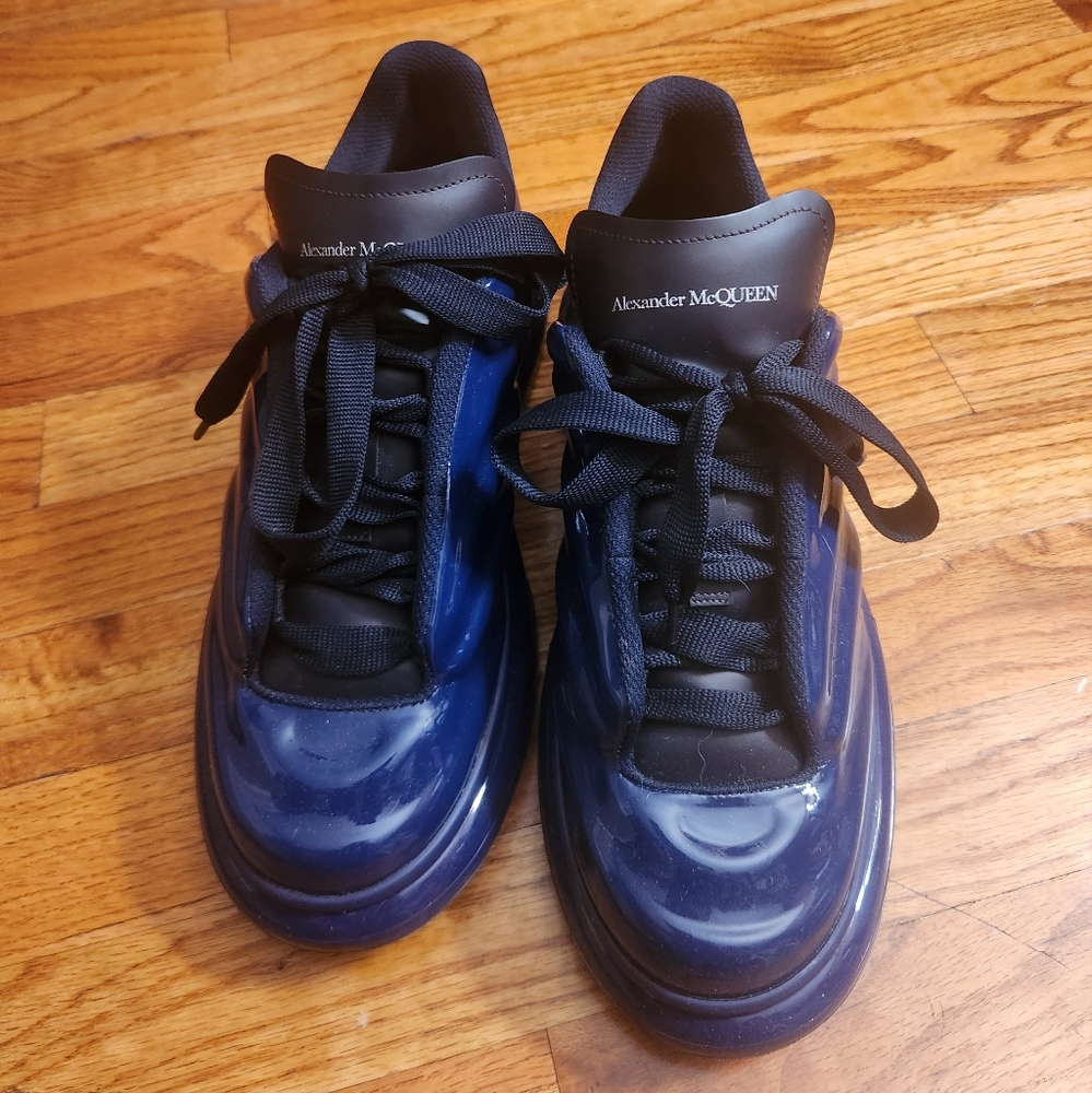 Alexander McQueen Oversized Lux Gloss Navy Sneakers - Picture 2 of 9
